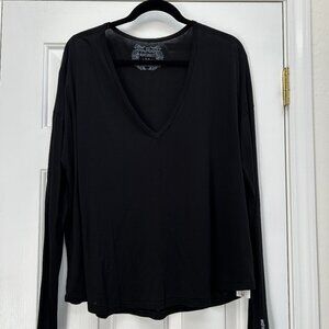 Manuheali'i black l/s top NWT